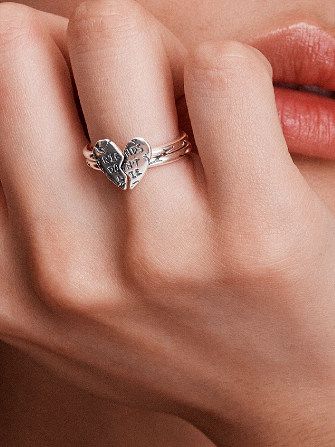 Strange Things Friends Don't Lie Splittable Ring